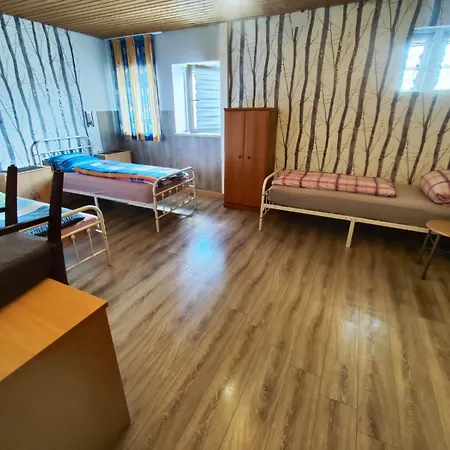 بيت ريفي Gaestehaus Back *